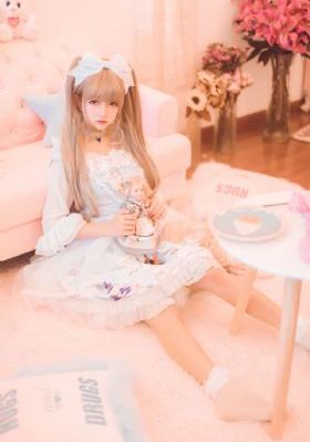 边吃奶边弄进去呻吟动视频